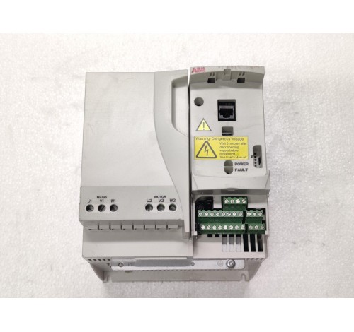 ABB ACS310-03E-13A8-4 Inverter Drive 3AUA0000039633 5.5Kw 97 1/2HP