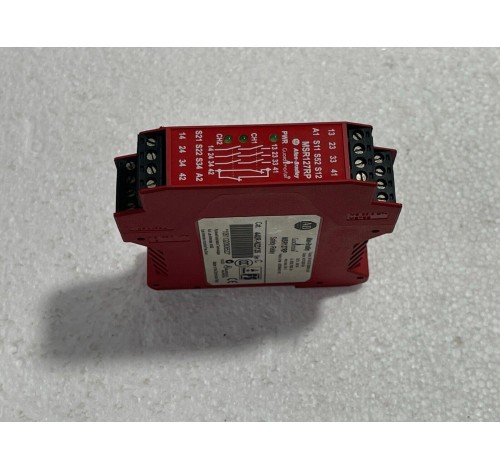 Allen-Bradley 440R-N23135 Ser. C Guard Master MSR127RP Safety Relay