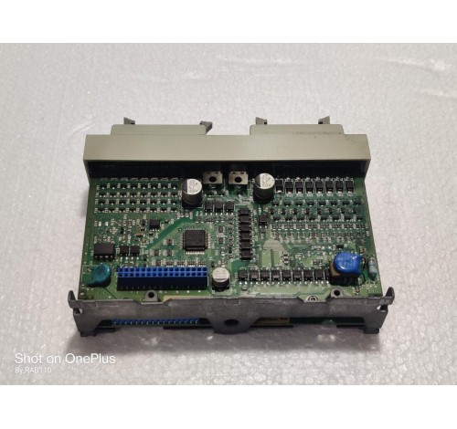 Schneider TSX Micro TSXDMZ64DTK 32I 24VDC + 32Q 0.1A Conn